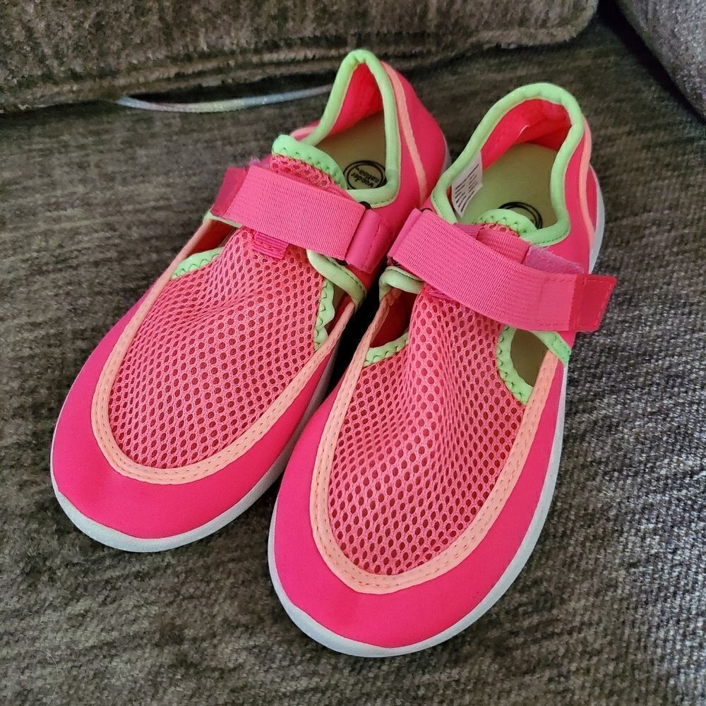 Cute little girls water shoes size 2/3